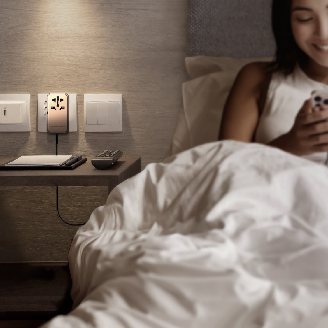 1-World 4-Port GaN Travel Charger 170W + USB-C Cable - Image 6